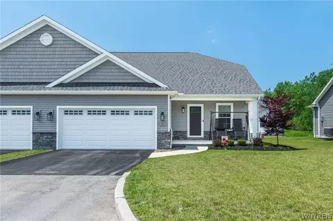 24 Essex Woods Ln #C, Amherst, NY 14228