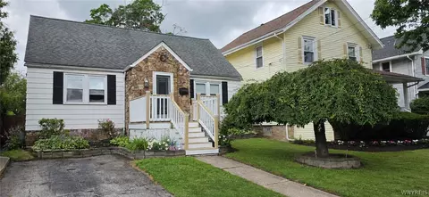 39 Grove Ave, Lockport, NY 14094