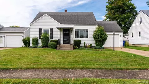 28 Singer Dr, West Seneca, NY 14224
