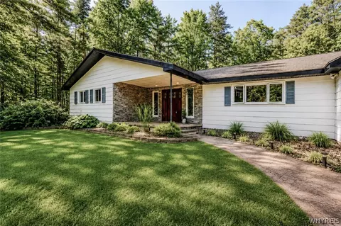 4137 Chapel Hill Rd, Humphrey, NY 14706