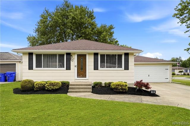 72 Greenmeadow Dr, West Seneca, NY 14224