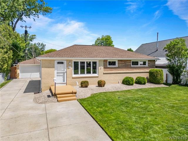 30 Benson Dr, Lancaster, NY 14086