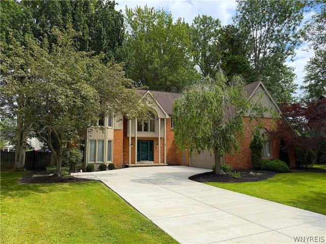 216 Quail Hollow Ln, East Amherst, NY 14051