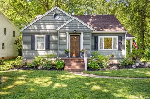 723 Hillview Ct, Lewiston, NY 14092