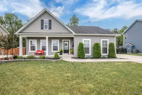 828 Whitehaven Rd, Grand Island, NY 14072