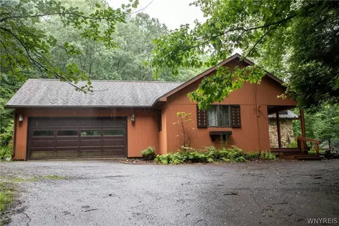 5149 Beeles Rd, Great Valley, NY 14741