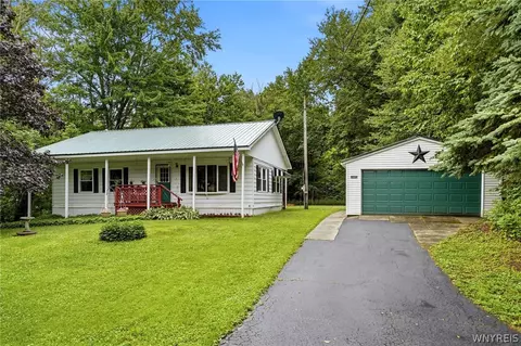 11683 Town Line Rd, Perrysburg, NY 14129