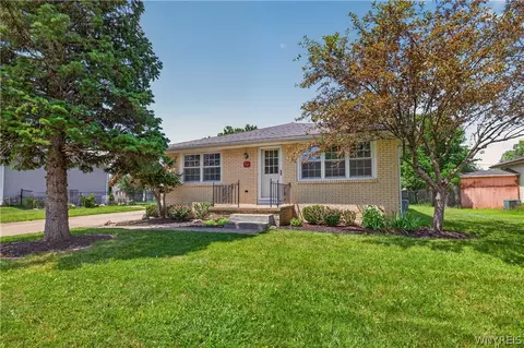 27 Cheryl Rd, West Seneca, NY 14224