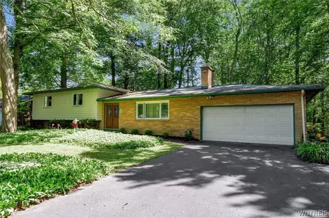 303 Hilltop Dr, Elma, NY 14059