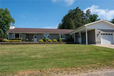 58 Chestnut St, Franklinville, NY 14737
