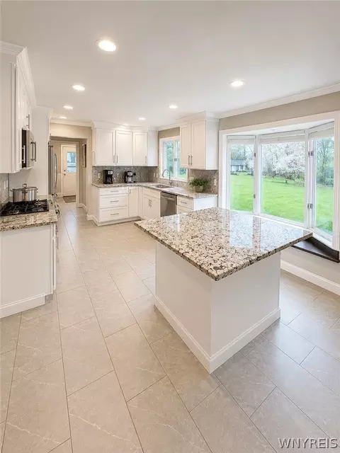 2 Gothic Ledge, Lockport, NY 14094 photo 8