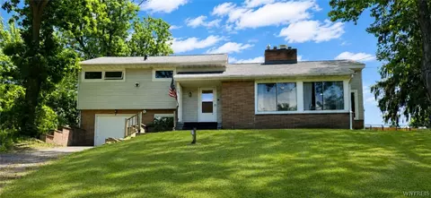 4429 Lake Ave, Lockport, NY 14094