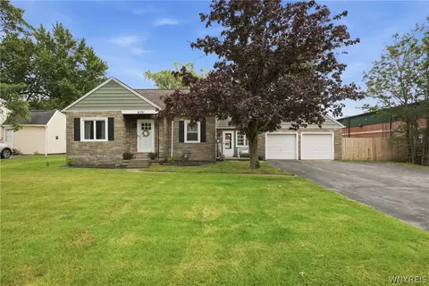 6531 Michael Rd, Orchard Park, NY 14127