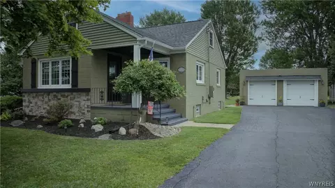 5175 Thompson Rd, Clarence, NY 14031