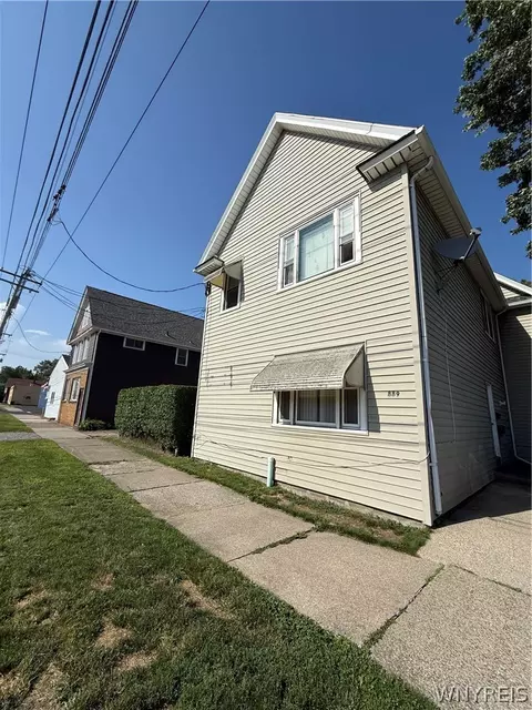 889 Oliver St, North Tonawanda, NY 14120