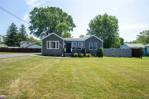 6657 Wellington Dr, Evans, NY 14047