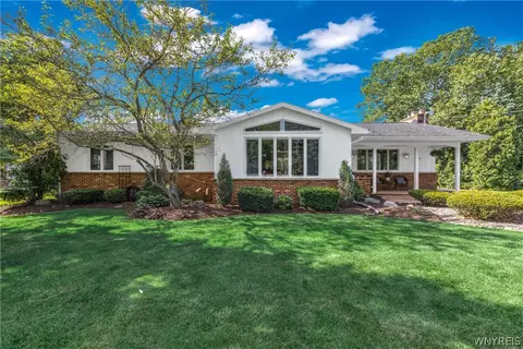 2932 Brent Dr, Wheatfield, NY 14132