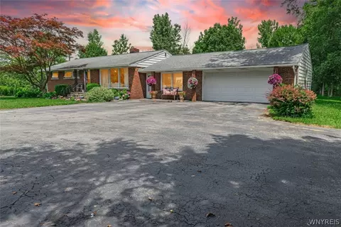 7174 Chestnut Ridge Rd, Lockport, NY 14094