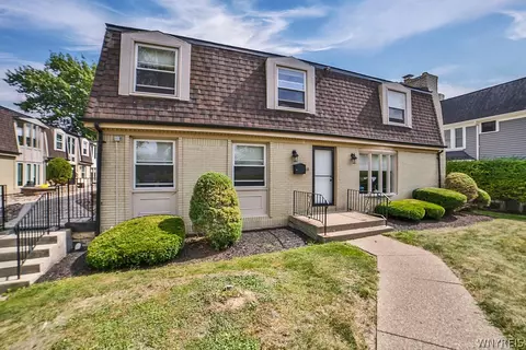 32 Bernhardt Dr #10, Amherst, NY 14226