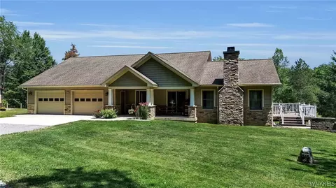 365 Lapp Rd, Bennington, NY 14004