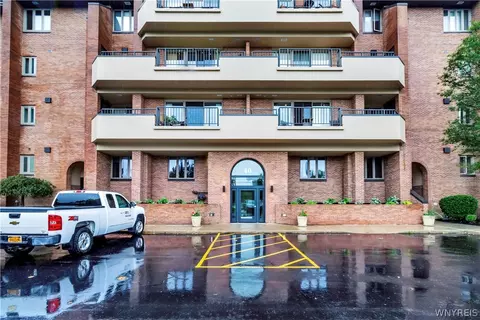 40 Waterfront Cir, Buffalo, NY 14202