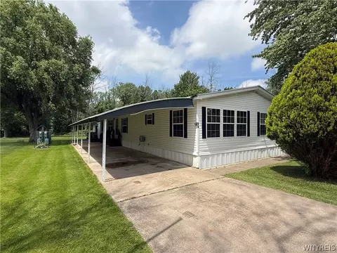 35 Beechwood, Gaines, NY 14411