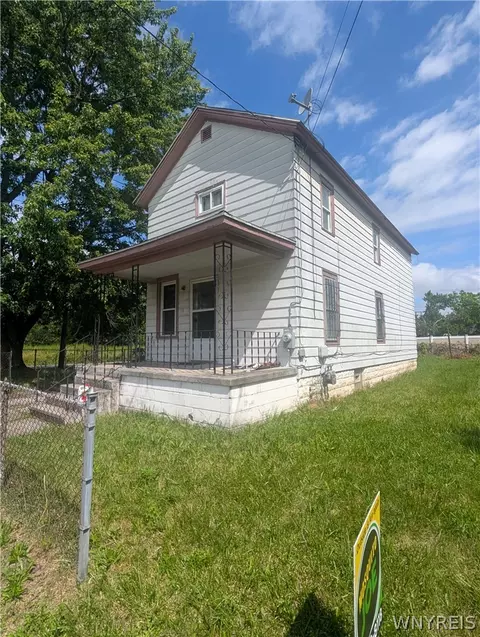 1304 Centre Ave, Niagara Falls, NY 14305