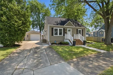 65 Tussing Ln, Tonawanda, NY 14150