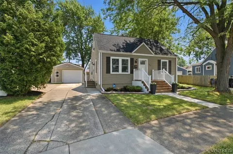 65 Tussing Ln, Tonawanda, NY 14150