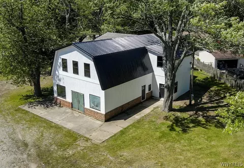 8261 Lake Shore Rd, Evans, NY 14006