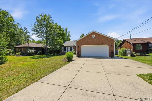 6370 Versailles Rd, Lake View, NY 14085