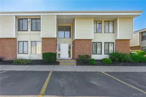 9 Southcreek Ct #D, East Amherst, NY 14051