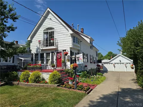 36 Dellwood Rd, Amherst, NY 14226