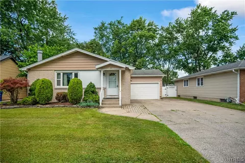 82 Bucyrus Dr, Amherst, NY 14228