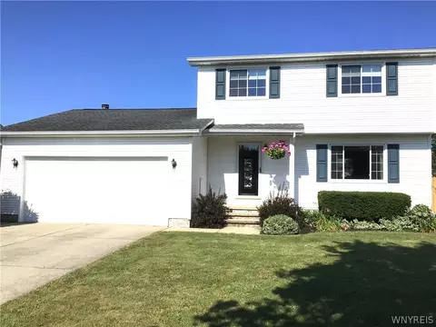 6377 Mayflower Ln, Lake View, NY 14085
