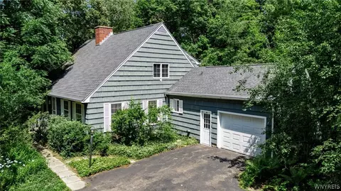 51 S Ostrander Rd, East Aurora, NY 14052
