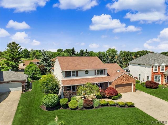 5485 Country Club Ln, Hamburg, NY 14075