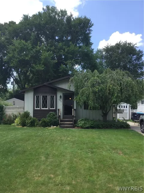 3542 Warner Dr, Grand Island, NY 14072