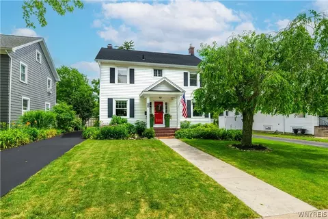38 Hirschfield Dr, Amherst, NY 14221