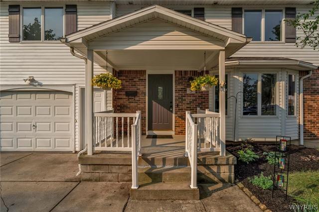 9 Marlee Dr, Tonawanda, NY 14150