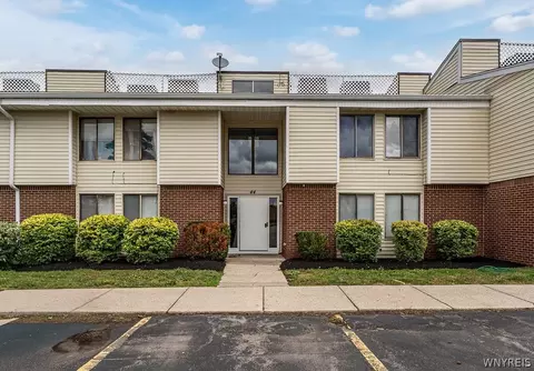 44 Bee Hunter Ct #B, East Amherst, NY 14051