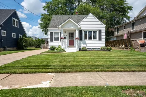 94 Amsterdam St, Tonawanda, NY 14150