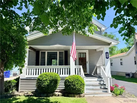 40 Norwood Dr, West Seneca, NY 14224