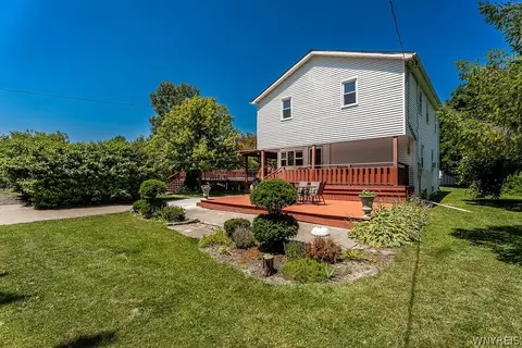 4015 Mapleton Rd, Wheatfield, NY 14120