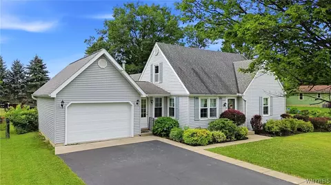 2967 Schoolview Rd, Eden, NY 14057