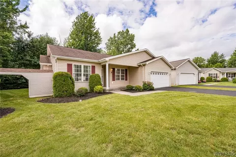 5 Alexander Pkwy, Pendleton, NY 14120