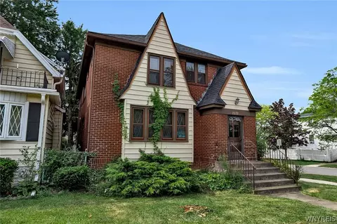 2549 Genesee St, Cheektowaga, NY 14225