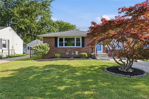 329 Lamont Dr, Amherst, NY 14226