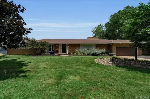 9230 Valley Stream Rd, Clarence, NY 14031