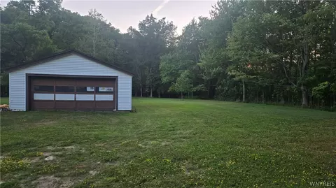 6194 Chestnut Ridge Rd, Orchard Park, NY 14127